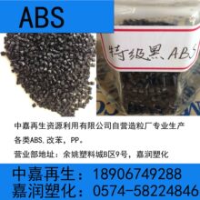 上海一住户拆掉自家7堵墙：整栋楼多家墙面开裂 邻居吵翻了